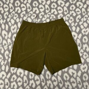 Lululemon Athletica Dark Green Men's Athletic Shorts Pace Break 7 inch lined